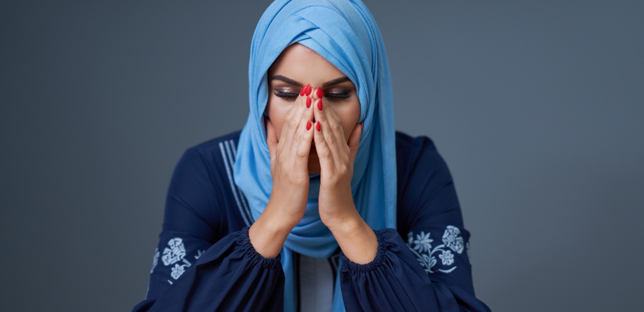 امرأة حزينة