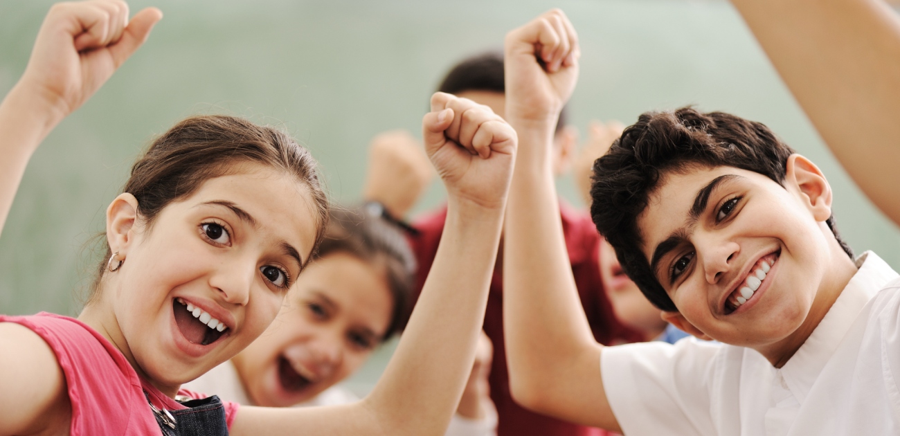 أطفال سعداء