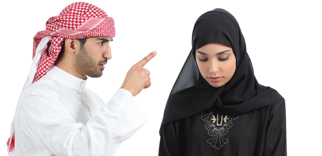 زوج يوبخ زوجته