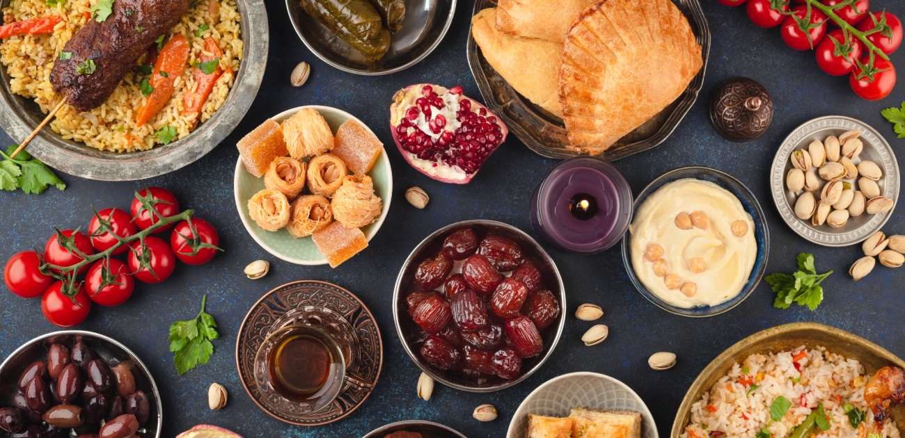 أطباق من المأكولات