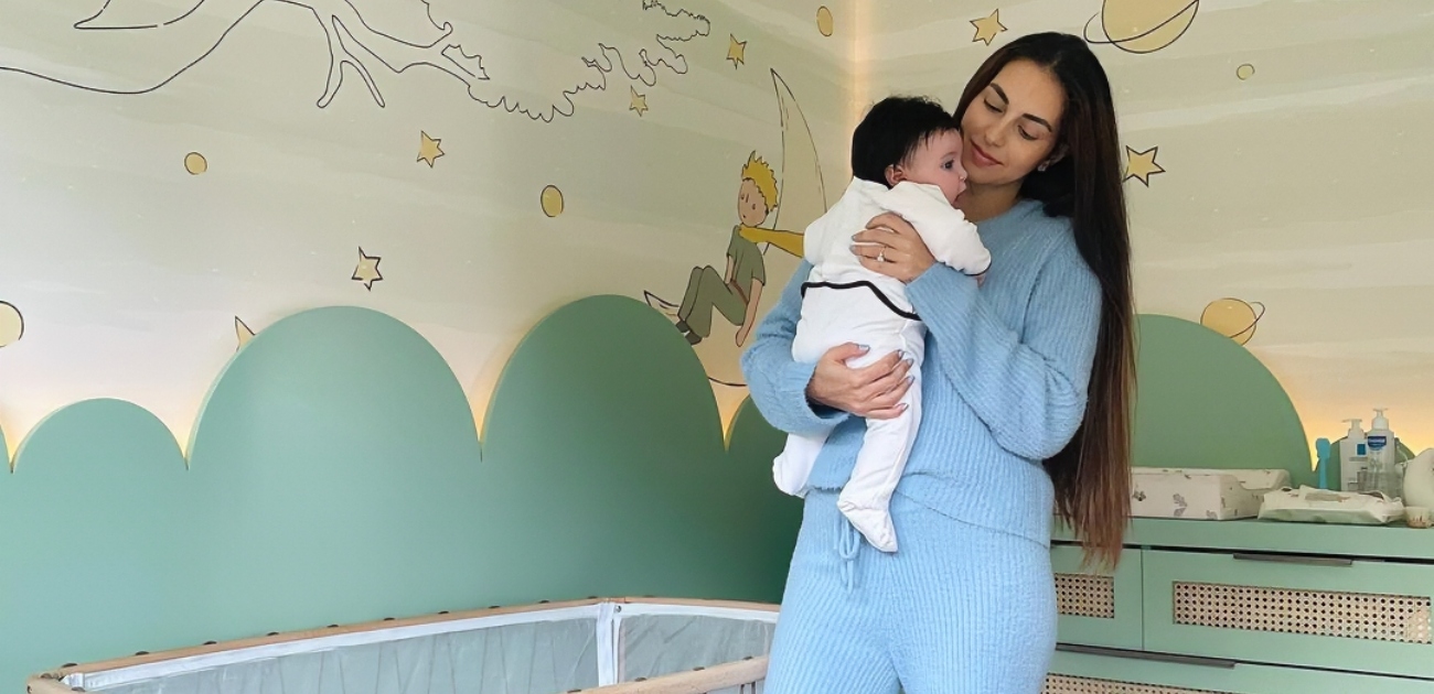 فاليري أبو شقرا تفاجئ جمهورها: أول ظهور واضح لملامح ابنها!