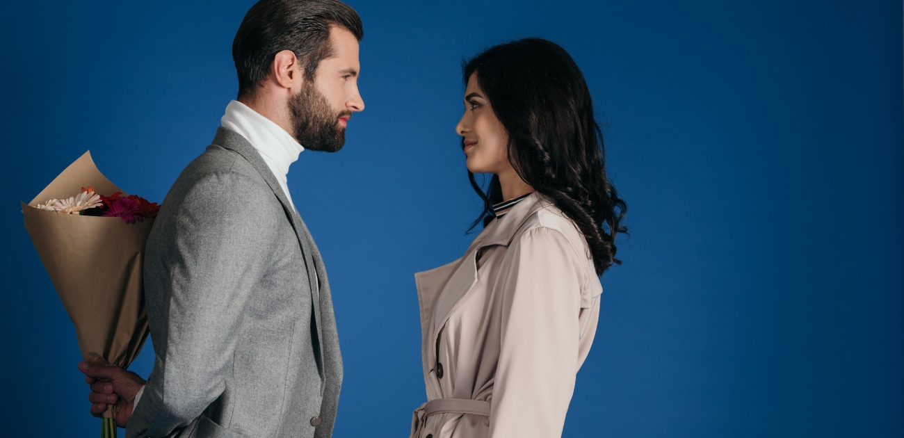 علامات تفضح إعجاب الرجل بالمرأة من بعيد​
