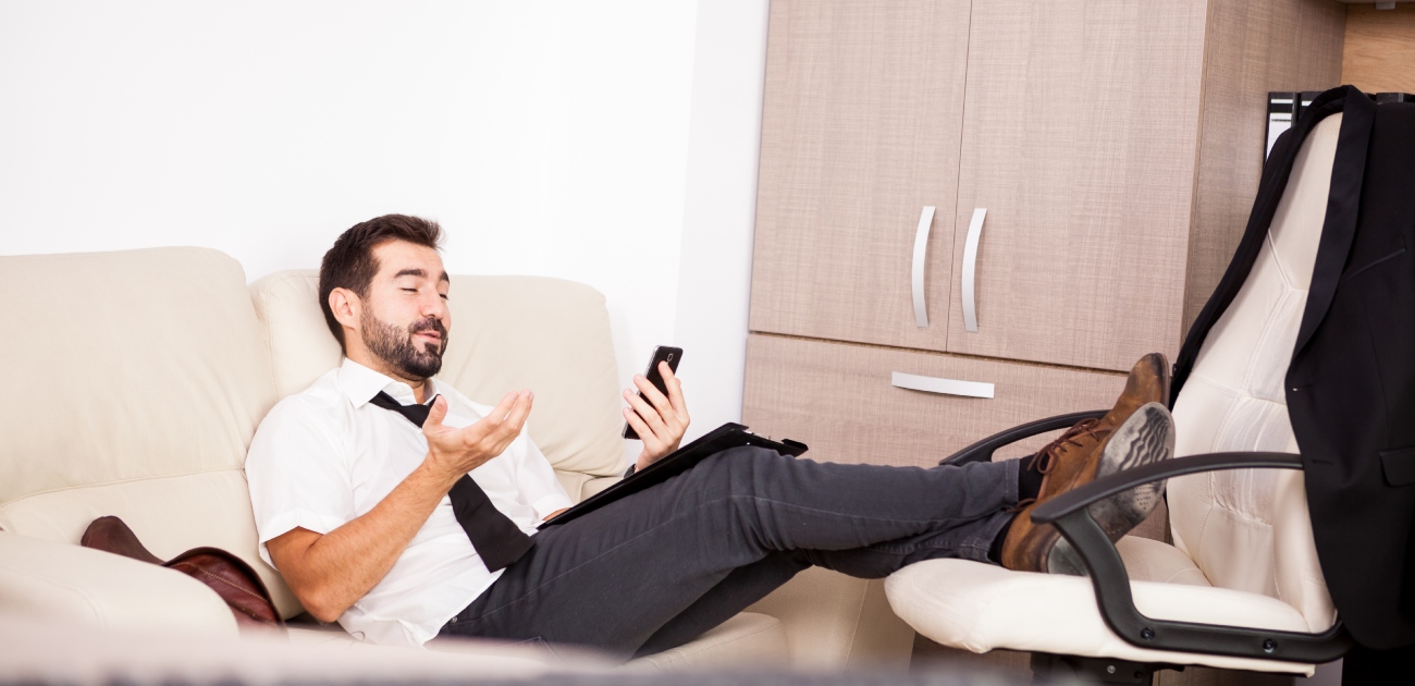 حقيقة علمية تُفزع الرجال: هاتفك قد يدمر أحلامك بالأبوة!
