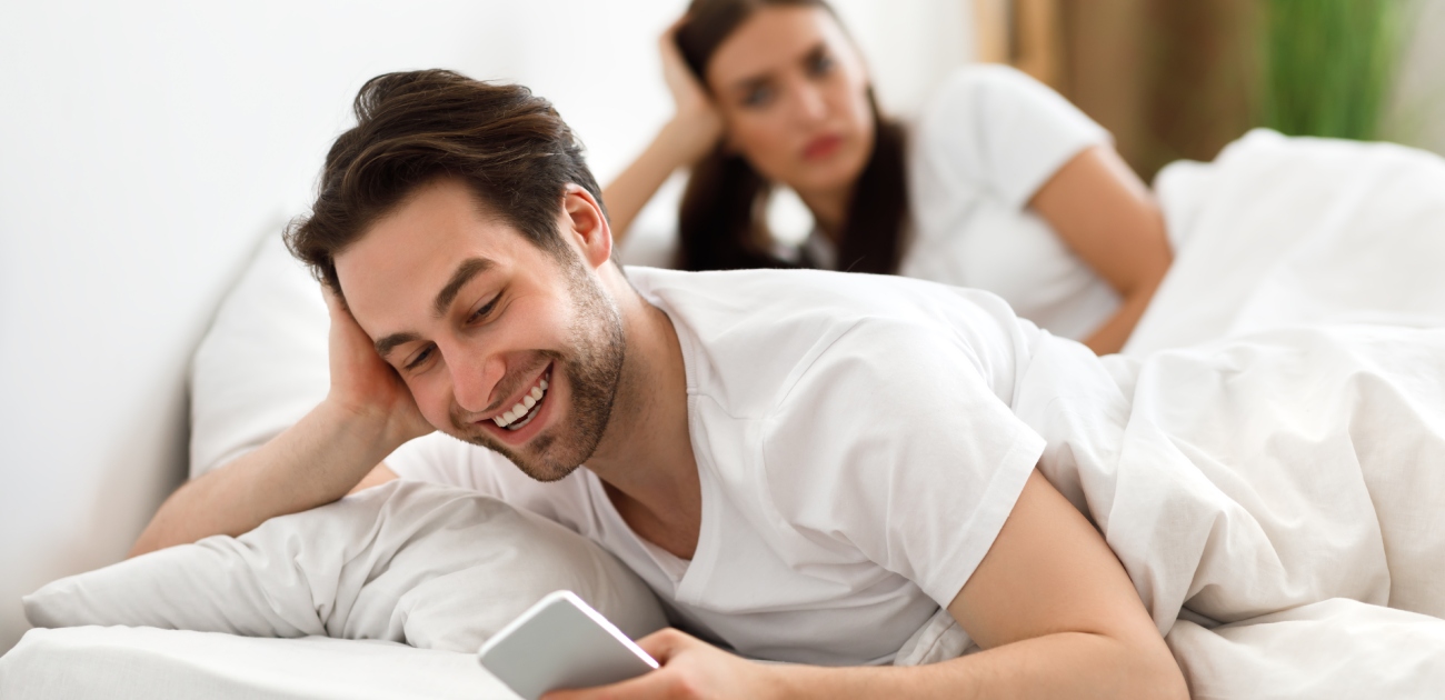 الخيانة لا تبدأ فجأة إشارات صامتة تفضحها مبكرًا